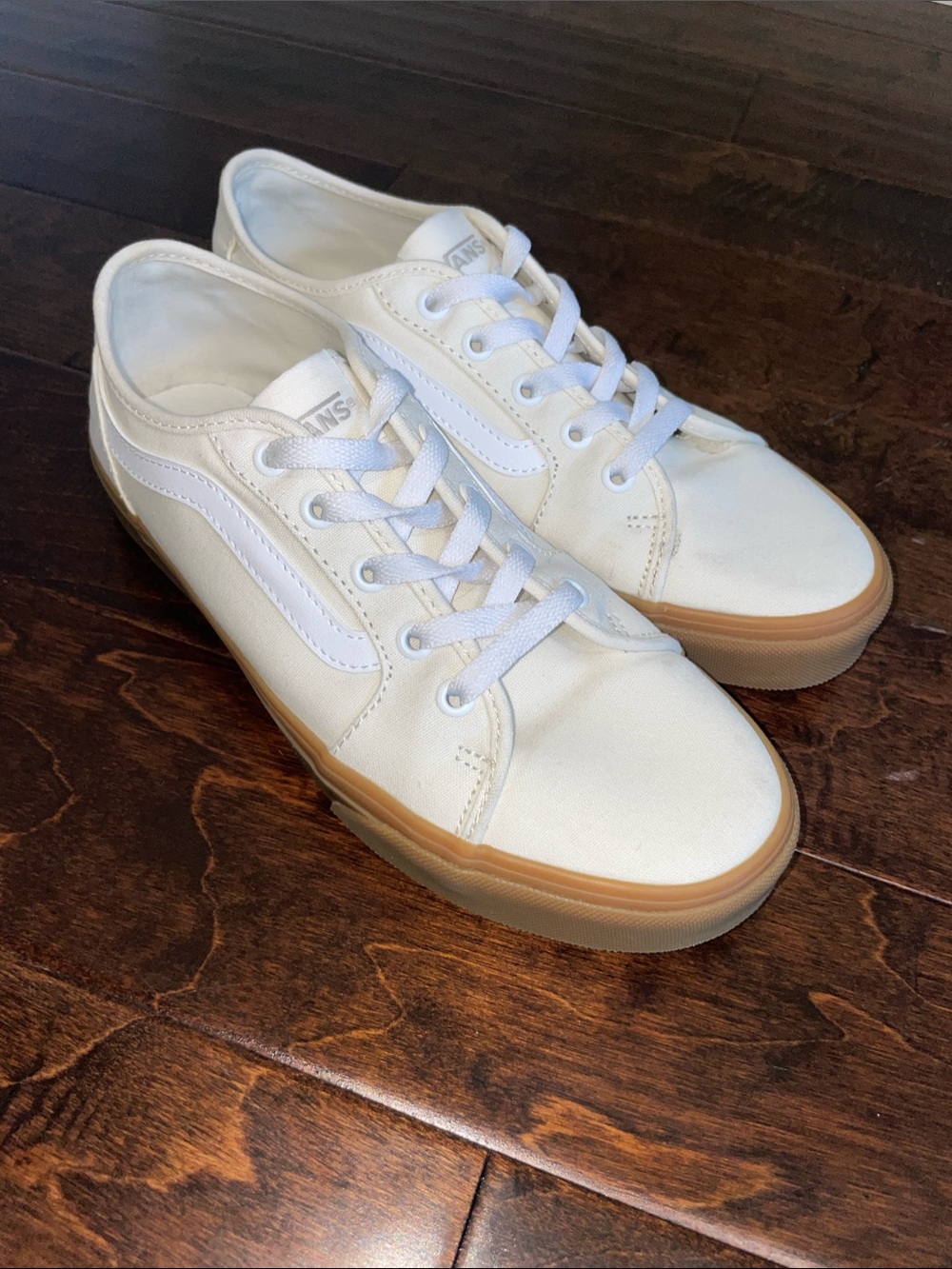 Vans Women’s Cream Canvas Low-Top Sneakers with Gum Outsole